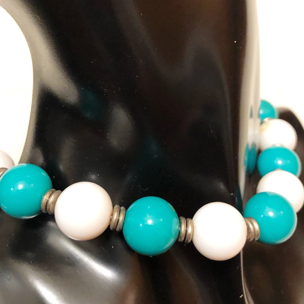 Vintage BAKELITE 1950s teal + white bead necklace